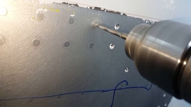 Замедленное высверливание заклепки. смотреть онлайн