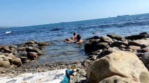 Туапсе. Дикий пляж за поворотом. Чистое и прозрачное море с рыбками, крабами, ракушками и креветкам