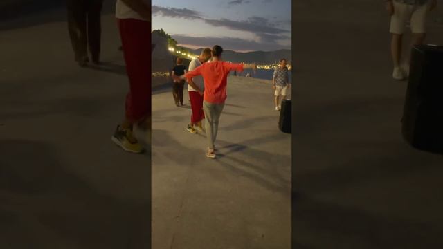 Open air в Новороссийске набережная Адмирала Серебрякова 47а напротив кафе Эник Беник