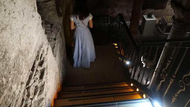 Бесплатная цистерна в Стамбуле спрятанная под магазином ковров Nakkas - Oriental Rugs & Textiles смотреть онлайн