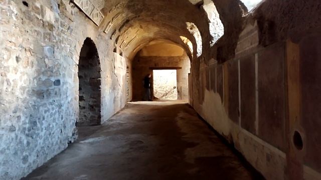 Прогулка улицами древнего города Помпеи. Walk the streets of the ancient city of Pompeii #respect смотреть онлайн