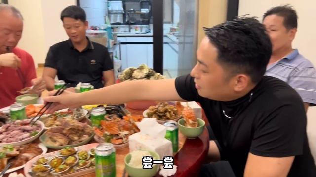 台风天做客广东南澳岛！吃海鲜大餐环游岛，最后竟被马总抛弃滞留？【阿龙游四方】 смотреть онлайн