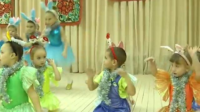 Ансамбль эстрадного танца "Гламур" - Ёлочка смотреть онлайн