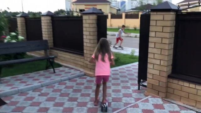 Две сестры и три брата?Давайте знакомиться! Наше первое видео??? смотреть онлайн