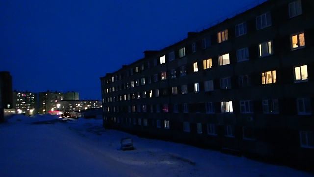 2024.03.29. Норильск. По просьбе подписчика Молодёжный проезд д. 31. Катаюсь с горки, как в детстве! смотреть онлайн