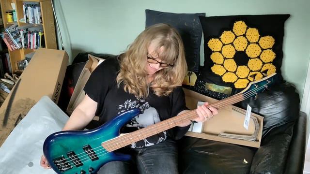Ibanez Soundgear SR370E Unboxing смотреть онлайн