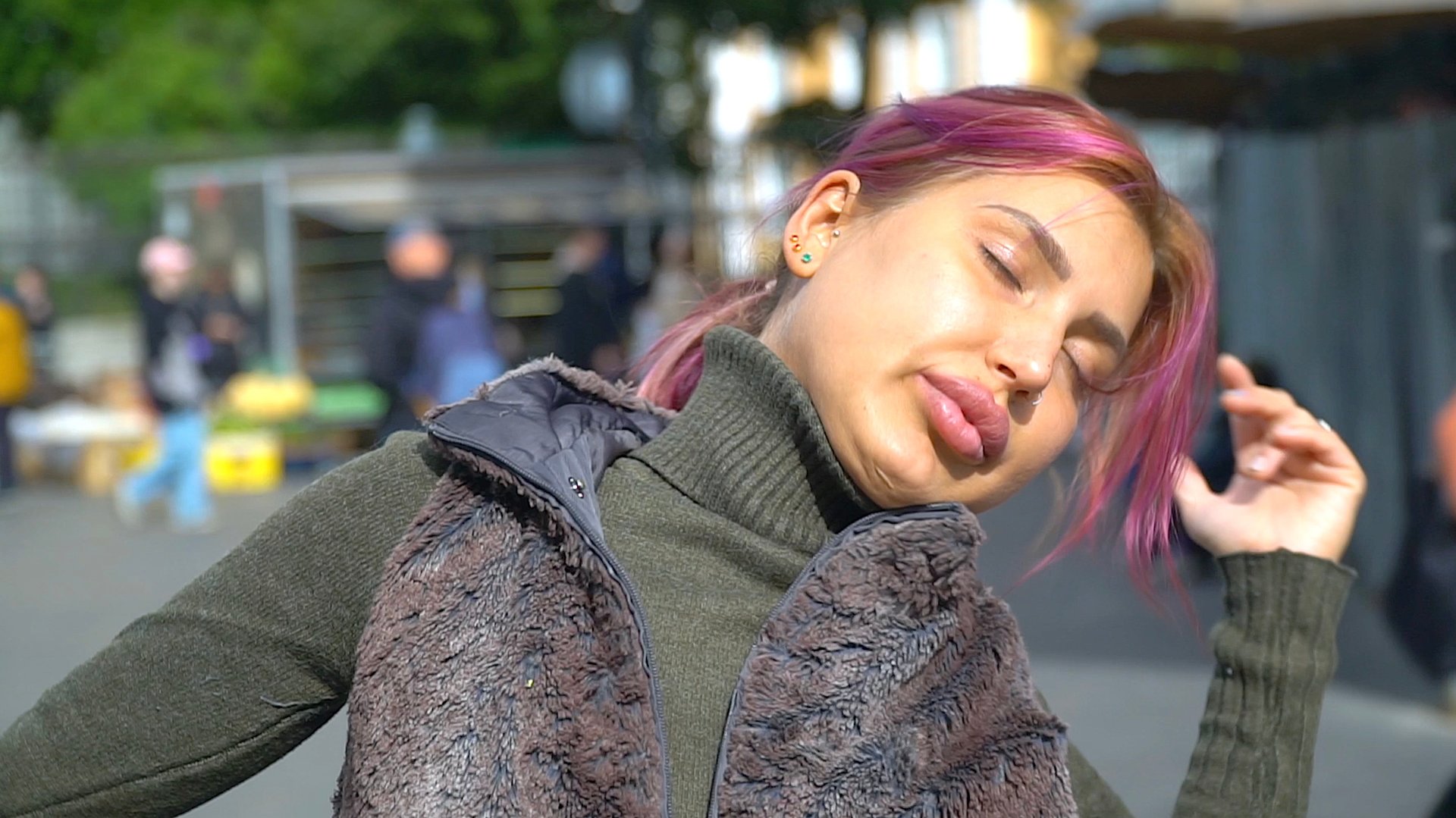 НЕАДЕКВАТНЫЙ РЕПОРТАЖ с прохожими в Петербурге, Евгения Ширяева смотреть онлайн