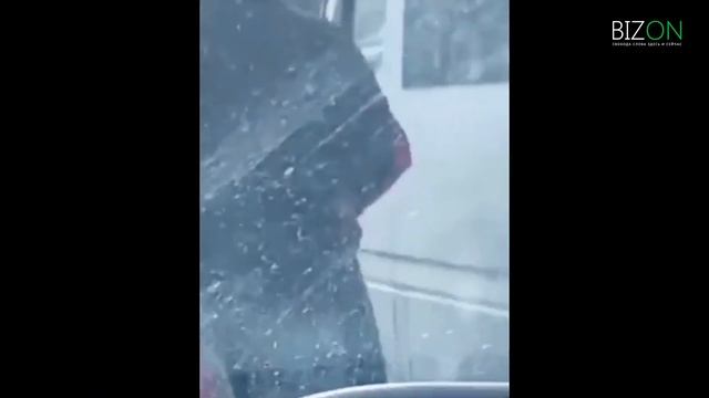 В Бишкеке водитель маршрутки не поделил дорогу с водителем легкового автомобиля смотреть онлайн