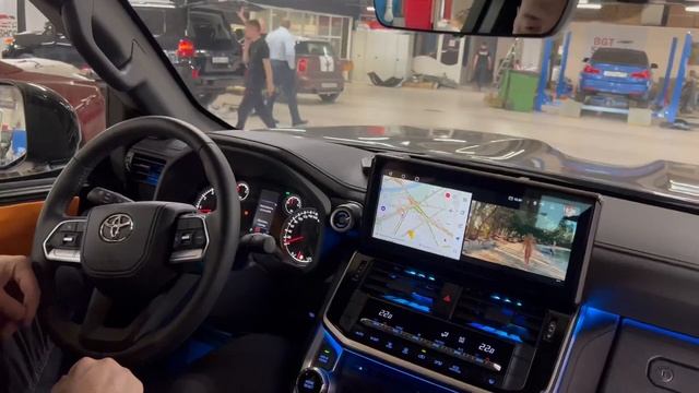 LC300 минимальной комплектации - замена на большой мультимедиа монитор смотреть онлайн