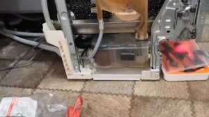 Посудомойка посудомоечная машина  постоянно сливает откачивает воду. Ремонт посудомоечных машин