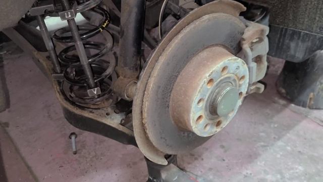 Замена пружин задней подвески VAG.Как увеличить клиренс задка?! Проставки пружин!VW JETTA USA 6 201 смотреть онлайн