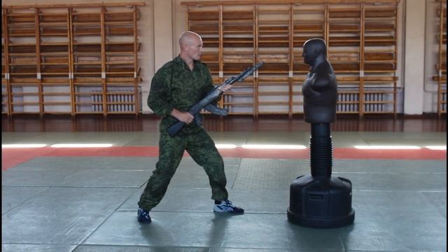 Упражнение 26. Удар прикладом сбоку (НФП-2009)