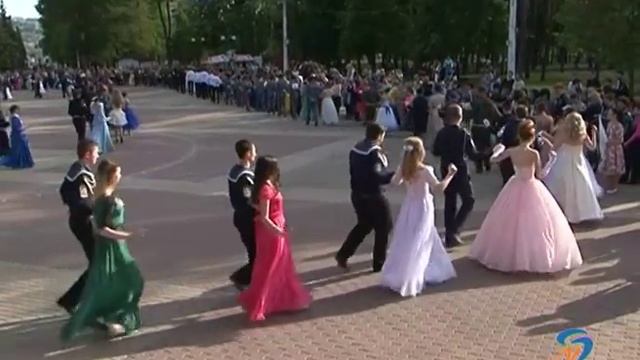 Бал кадетов в Центральном парке Белгорода смотреть онлайн