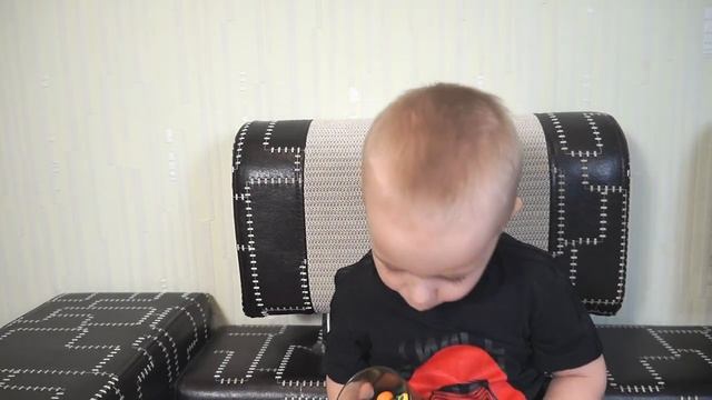 BАD BABY ПАПА в ШОКОЛАДЕ! LOTS OF CANDY CHALLENGE CHOCOLATE FACE смотреть онлайн