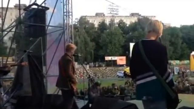 Группа Нервы - счастье | Фестиваль ярких красок смотреть онлайн