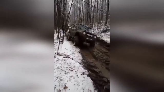 20171203 - На трофи-рейде «Грязный снег» под Сызранью «погиб» один из УАЗиков смотреть онлайн