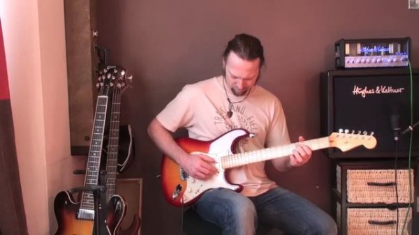 2001 Fender American Deluxe Stratocaster Sunburst + Hughes & Kettner Tubemeister 18