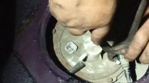 Замена датчика уровня топлива на Hyundai Solaris