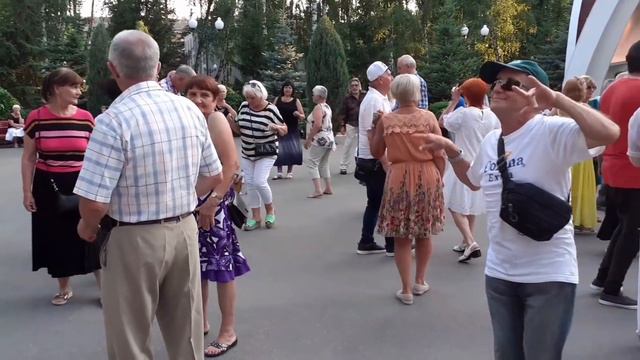 ЗА ТВОЮ КРАСИВУЮ УЛЫБКУ!💃🕺👍/ТАНЦЫ В ПАРКЕ ГОРЬКОГО ХАРЬКОВ ИЮЛЬ 2021 смотреть онлайн