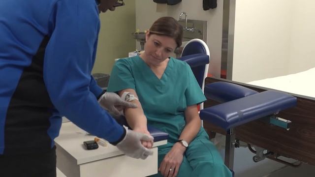 Athena Career Academy: Learning In the Phlebotomy Lab смотреть онлайн