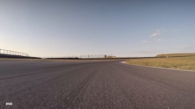 McLaren P1 vs Porsche 918 Spyder | evo TRACK BATTLE смотреть онлайн