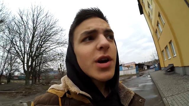 УЕХАЛ ЖИТЬ В КИЕВ В 15 ЛЕТ!!! | Max Grand смотреть онлайн