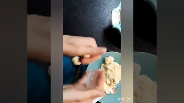 Шоколадный пирог с творожно-кокосовыми шариками смотреть онлайн