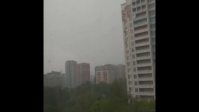 ГРОЗА В МОСКВЕ 12 МАЯ 2021. ВЕРНУЛИСЬ СТРИЖИ! смотреть онлайн