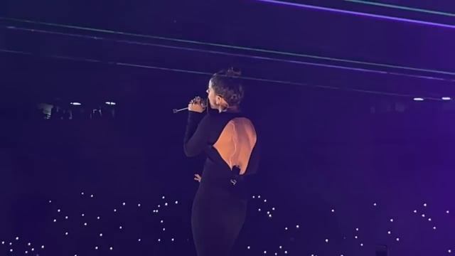 Romeo Santos Y Rosalia Cantan Obsesión En Vivo