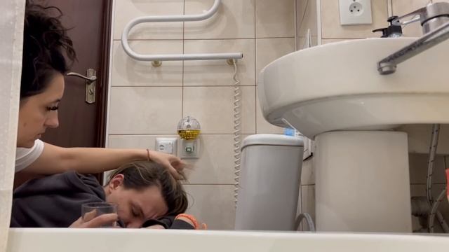 ПРИШЕЛ ПЬЯНЫЙ ДОМОЙ!? ПОДНЯЛ РУКУ НА МЛАДШУЮ СЕСТРУ.... МАМА В ШОКЕ? ПРАНК!! смотреть онлайн