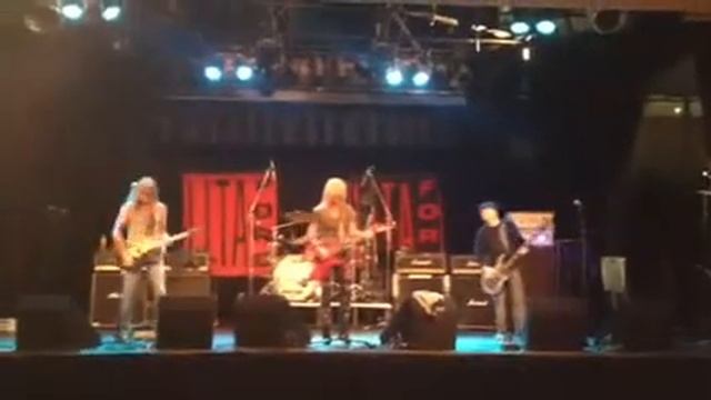 Lita Ford - The Bitch Is Back @ The Factory Theatre 25/05/13 смотреть онлайн