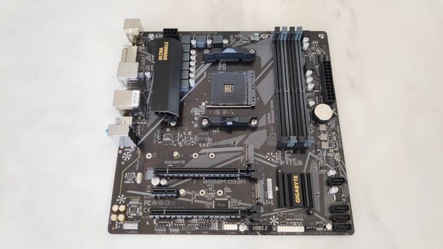 Unboxing & Overview: Gigabyte B550M DS3H - Ryzen 5000 On a Budget! смотреть онлайн