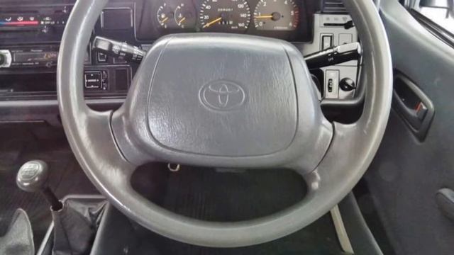 2002 Toyota Hiace LH184R Commuter White 5 Speed Manual Bus смотреть онлайн
