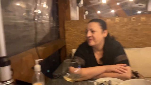 СОЧИ, РЕСТОРАН «ПРИЧАЛ»НА НАБЕРЕЖНОЙ У ПАНСИОНАТА ФРЕГАТ. смотреть онлайн