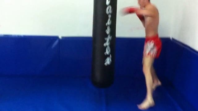 Тайский бокс - Евдокимов Алексей, работа на груше! смотреть онлайн