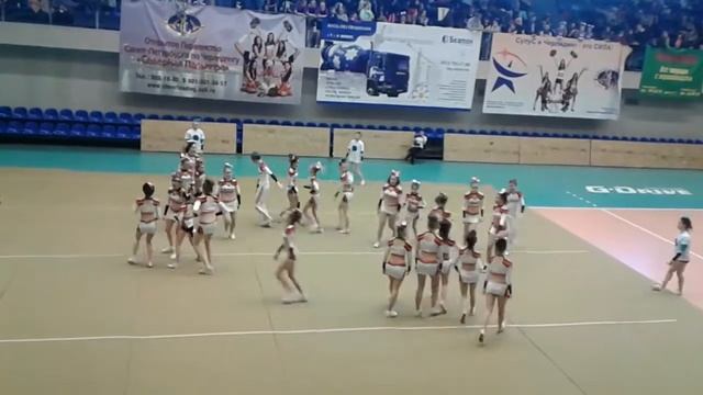 ЧЕРЛИДИНГ команда Экстра! смотреть онлайн