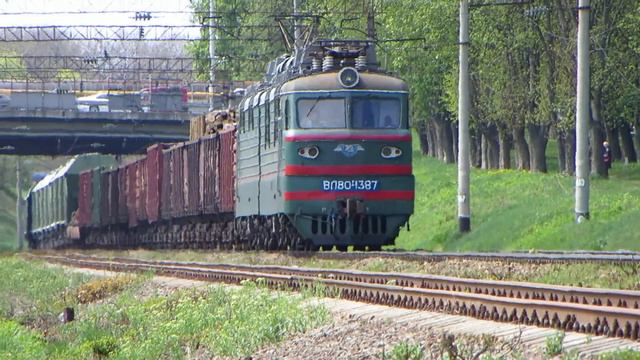 Электровоз ВЛ80Т-1387 с грузовым поездом смотреть онлайн