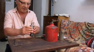 Универсальная   паяльная  лампа -  бензин,  керосин  и  солярка.