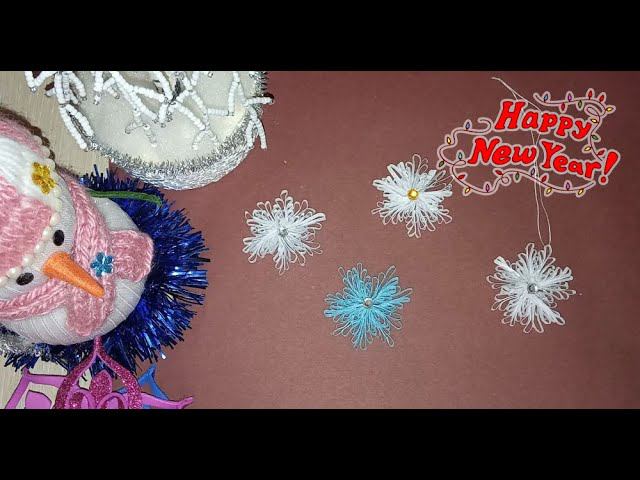 Маленькие снежинки из бумаги при помощи расчески смотреть онлайн