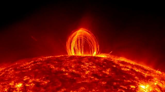 NASA: Видео «коронального дождя» на Солнце смотреть онлайн