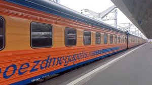 Электровоз ЭП2К-175 со скорым поездом №20 "Мегаполис" сообщением Москва - Санкт-Петербург