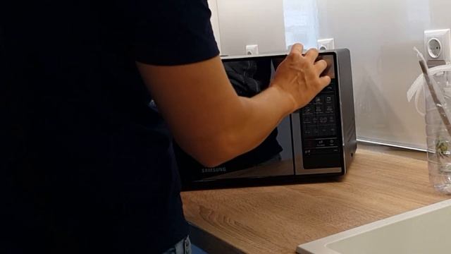 Микровълнова фурна SAMSUNG ME83X с грил (БГ субтитри) смотреть онлайн