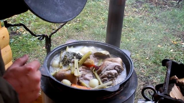 РУЛЬКА в Пиве*ТАЕТ ВО РТУ!!! ВЕПРЕВО КОЛЕНО В КАЗАНЕ НА КОСТРЕ. #рулька смотреть онлайн