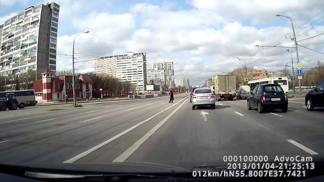 "Реальный" Дарт Вейдер ))) переходит дорогу в неположенном месте ) смотреть онлайн