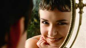 ПОДРАЖАЯ РИЛЬКЕ (ДАМА У ЗЕРКАЛА)