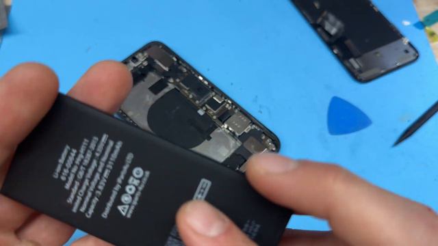 Замена батареи iPhone 11 Battery Replacement Made Easy! - Tutorial To Swap Your Old Battery! смотреть онлайн