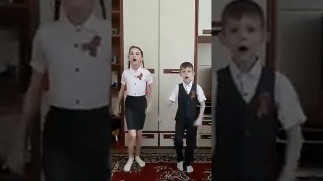 "Марш кубанских казаков" Джатуевы Ксения (11 лет) и Мурат (7 лет) преп.Сердюк Н.В. смотреть онлайн