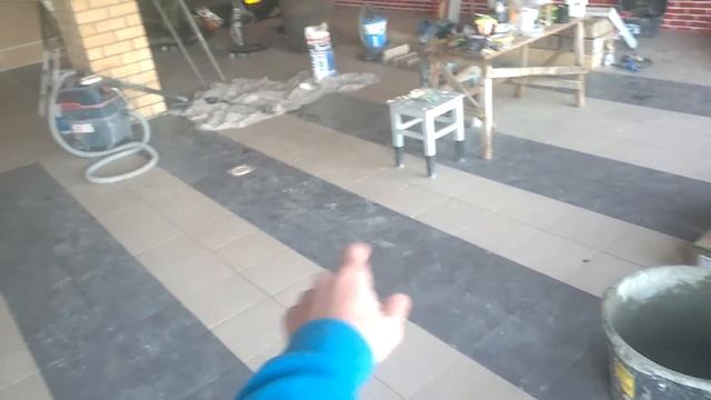 Укладка плитки в гараже 100м / Ремонт квартир Киров / Ремонт 43 смотреть онлайн