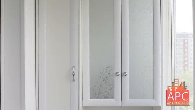 Корпусный шкаф с фасадами и лавка-тумба для балкона под заказ смотреть онлайн