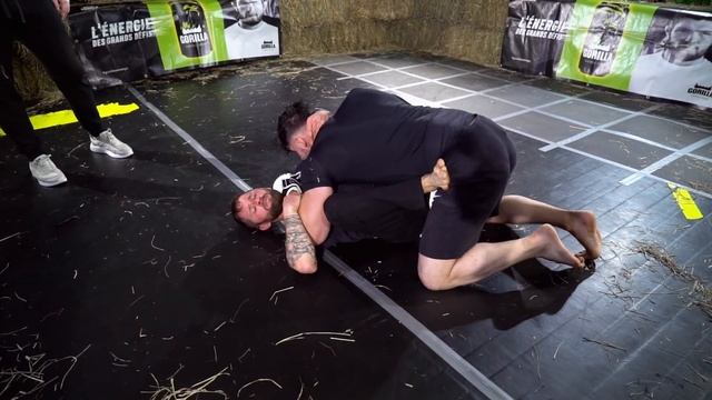 GITAN de 95KG vs 58KG SELF DÉFENSE ! YFC#34 смотреть онлайн